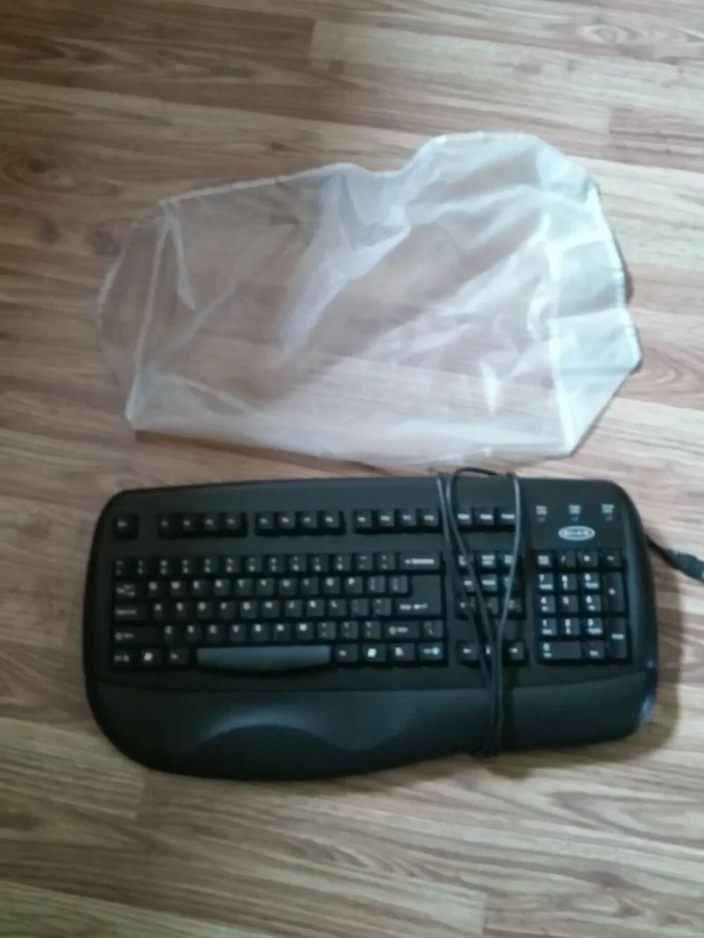 Belkin Ergonomic Keyboard With Cover & Feet Never Used Perfect